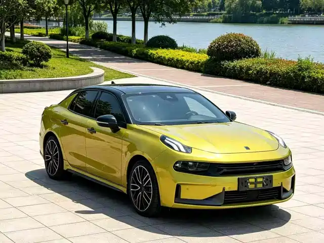 Lynk & Co 03