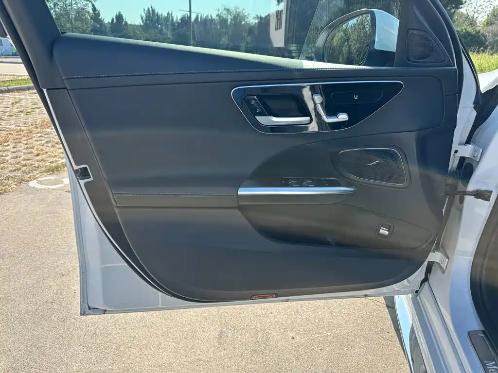 Mercedes-Benz C-Class — миниатюра 13