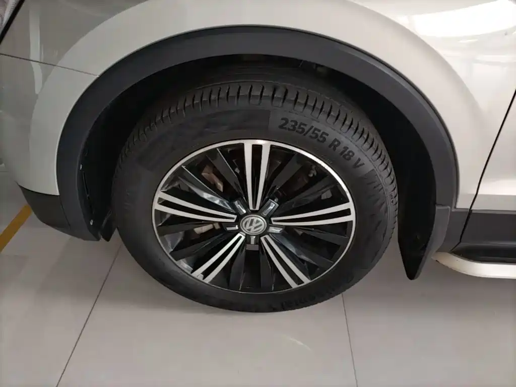 Volkswagen Tiguan L — миниатюра 23