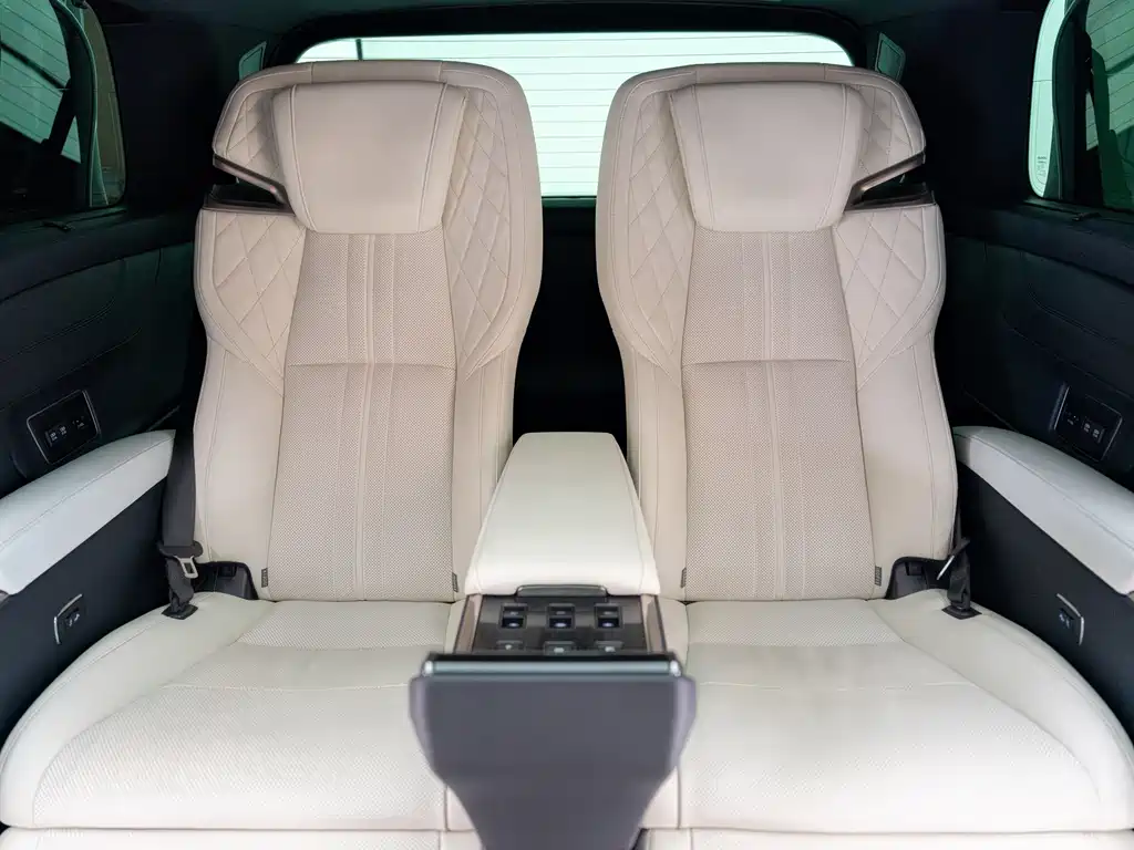 Lexus LM — миниатюра 10