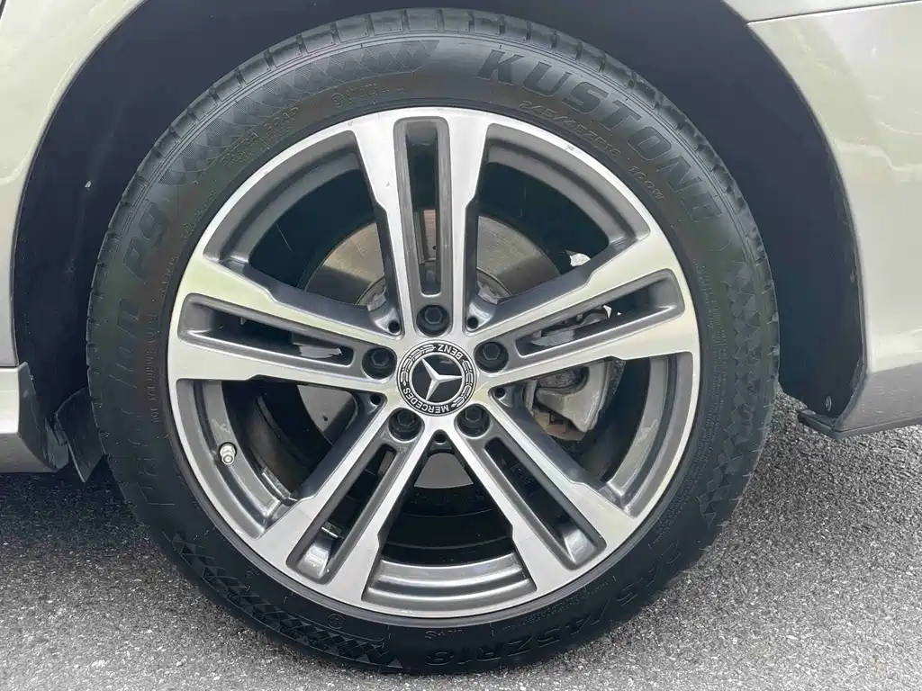Mercedes-Benz E-Class — миниатюра 10