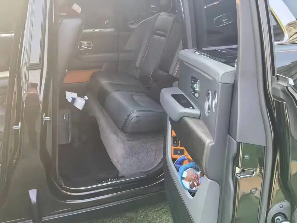 Rolls-Royce Cullinan — миниатюра 4