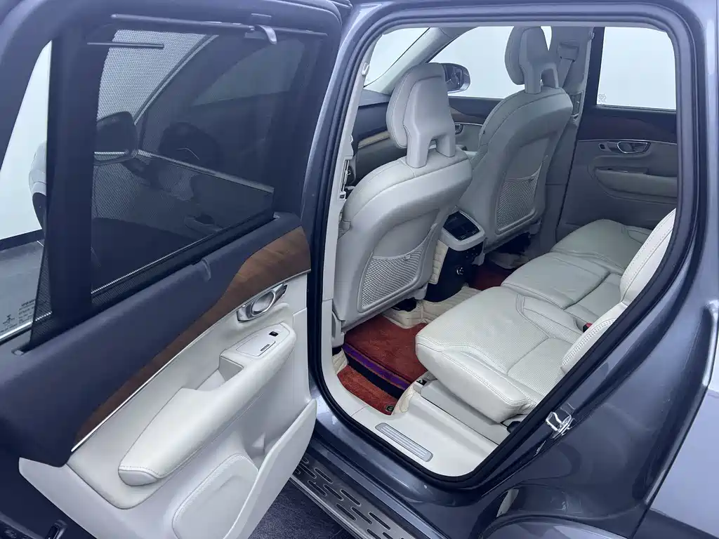 Volvo XC90 2018 T6 7 мест