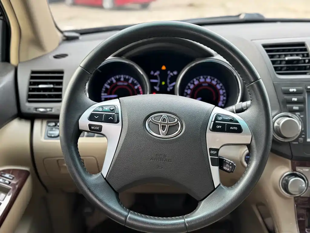 Toyota Highlander 2012 2.7L 7 мест Luxury
