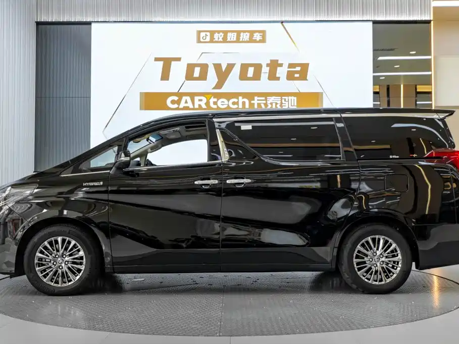 Toyota Alphard — миниатюра 3