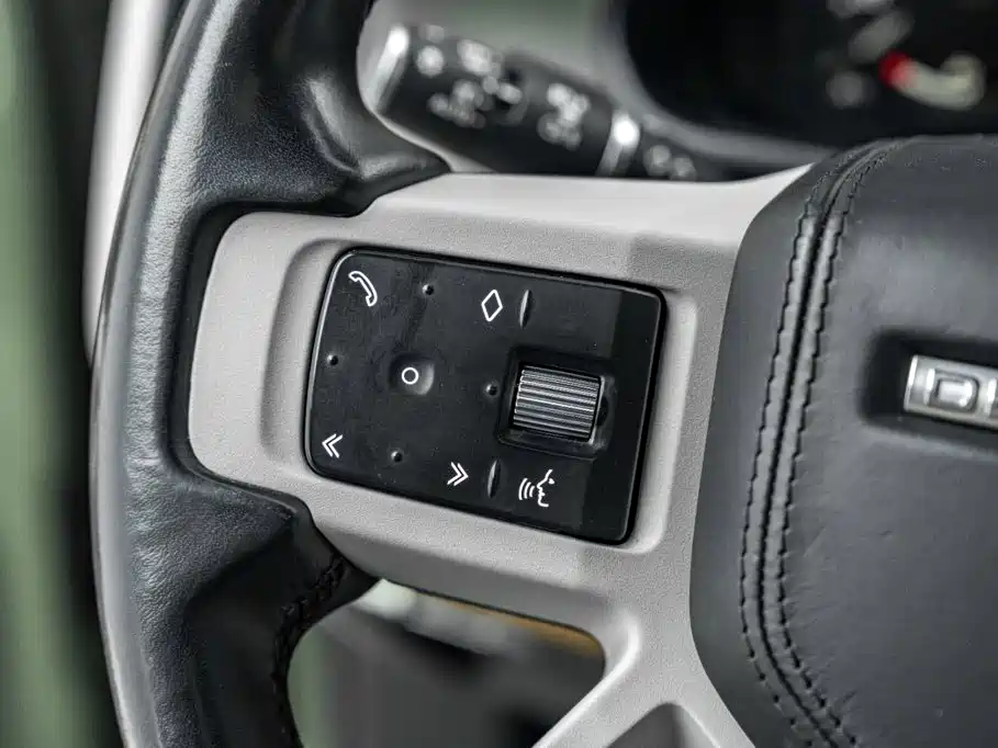 Land Rover Defender 2023 — фото 9