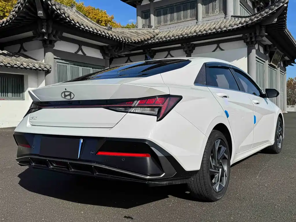Hyundai Elantra — миниатюра 6