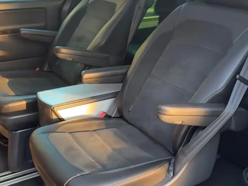 Volkswagen Multivan — миниатюра 8