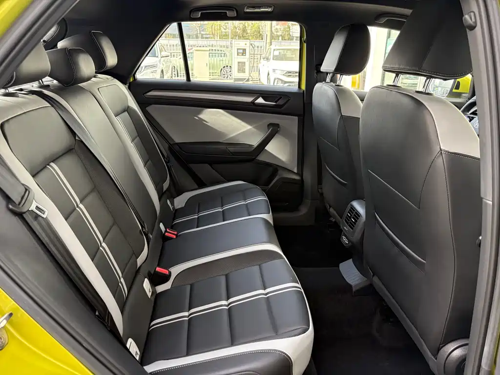 Volkswagen T-Roc 2023 300TSI DSG