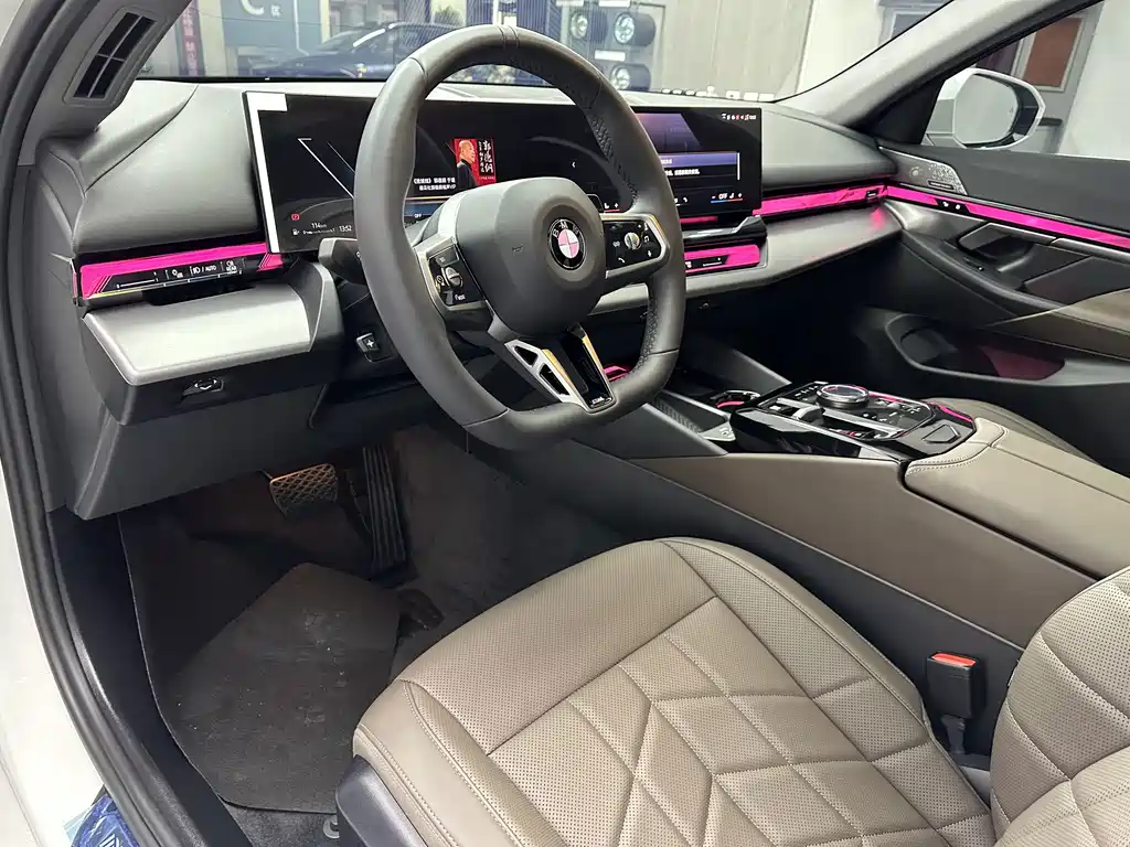 BMW 5 Series — миниатюра 13