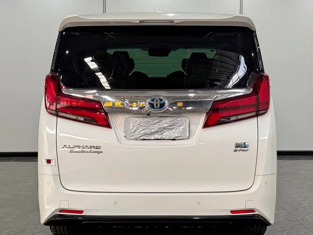 Toyota Alphard — миниатюра 5