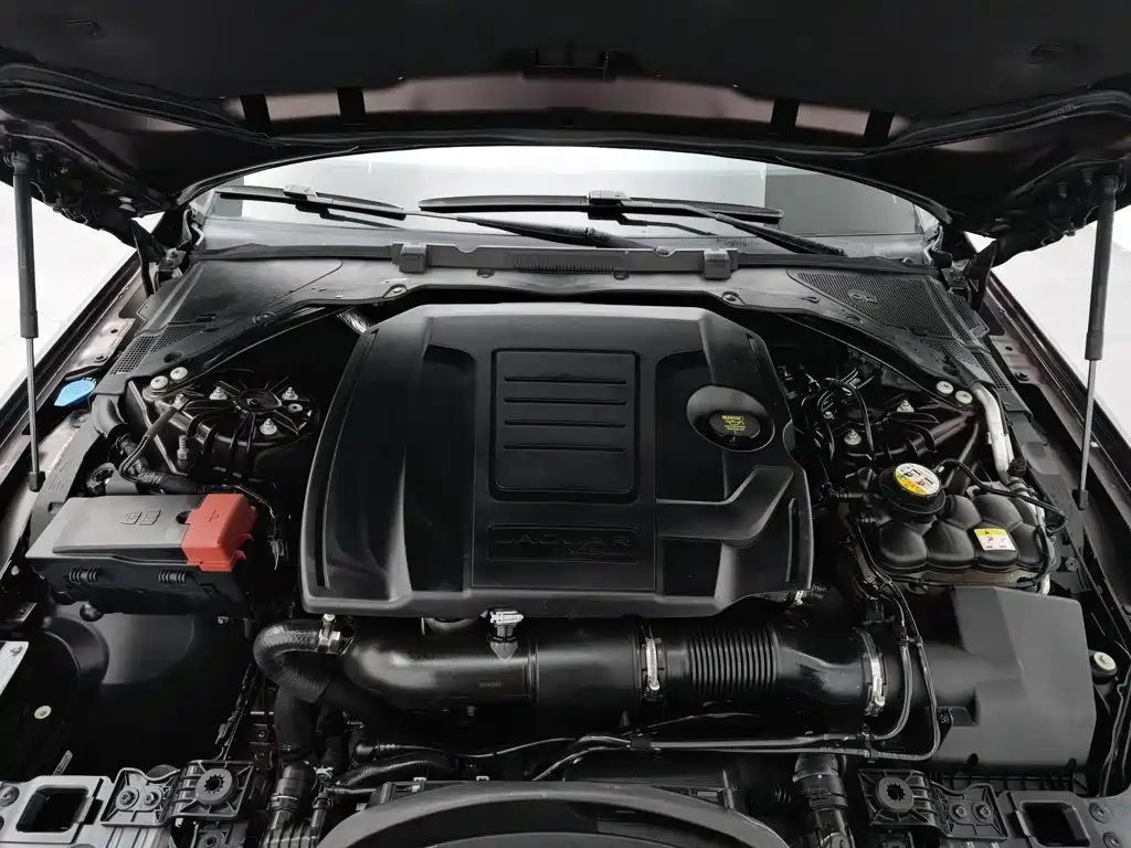 Jaguar XFL — миниатюра 6