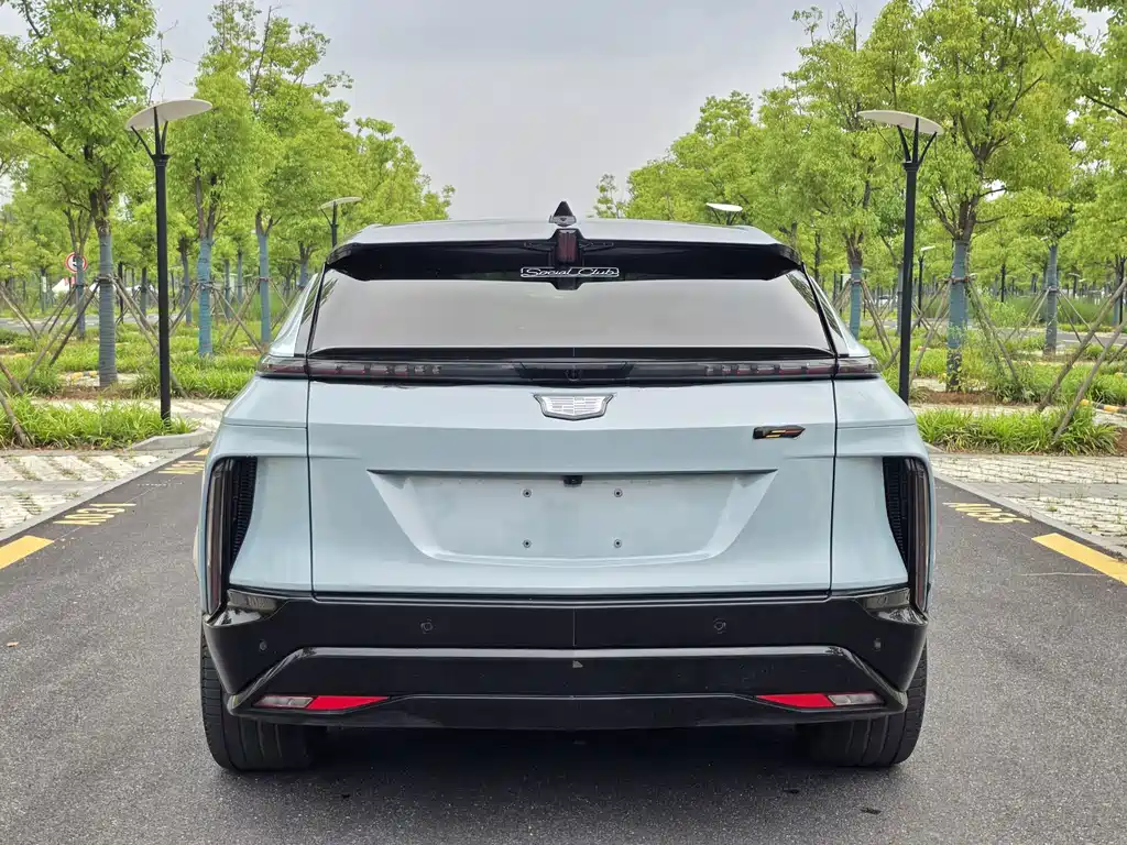 Cadillac IQ 2022 Luxury
