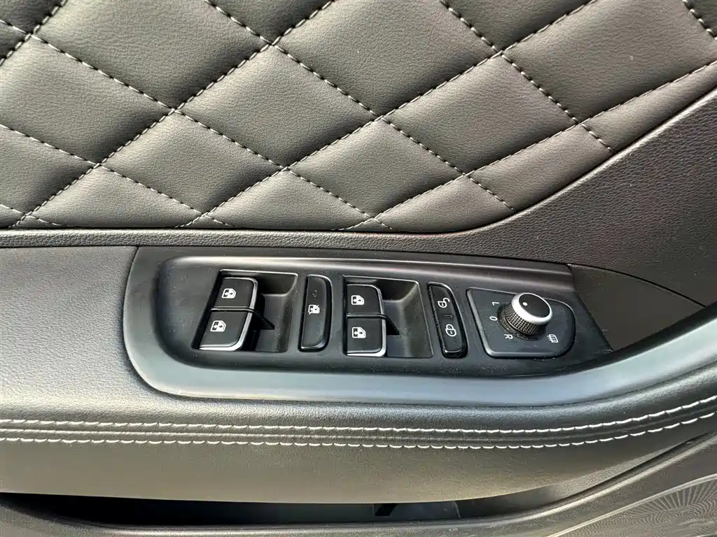 Hongqi Hongqi HS7 — миниатюра 14