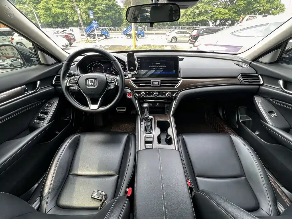 Honda Accord — миниатюра 9