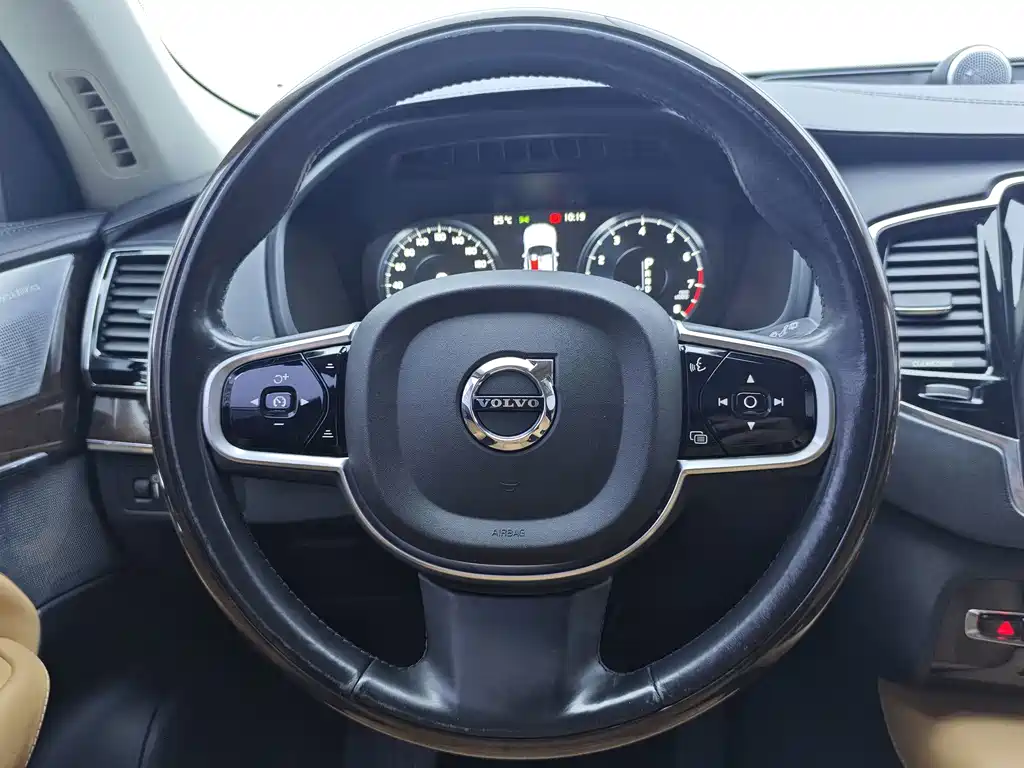 Volvo XC90 — миниатюра 15