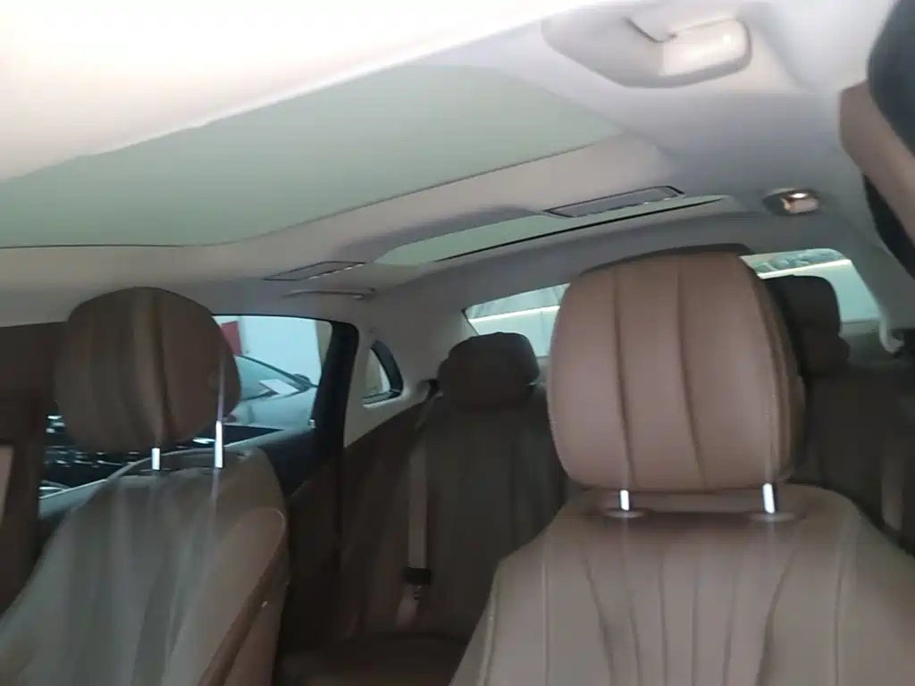 Mercedes-Benz E-Class — миниатюра 18