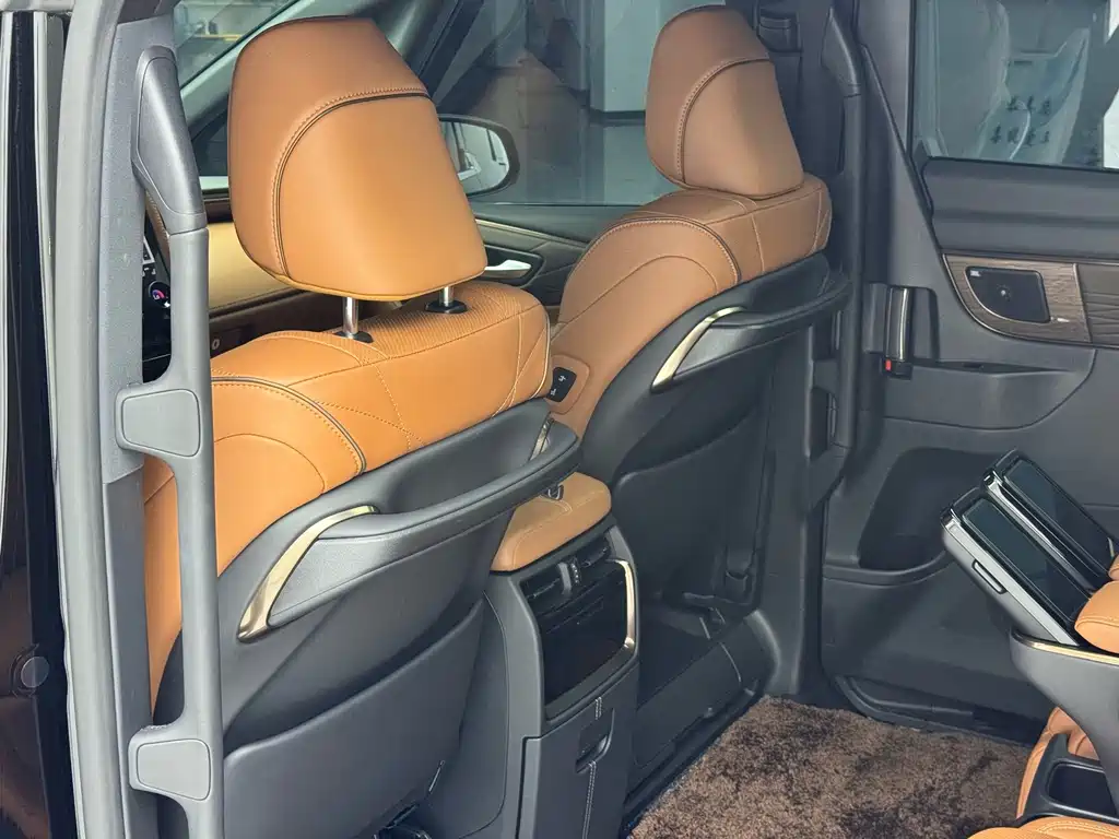Toyota Vellfire — миниатюра 13