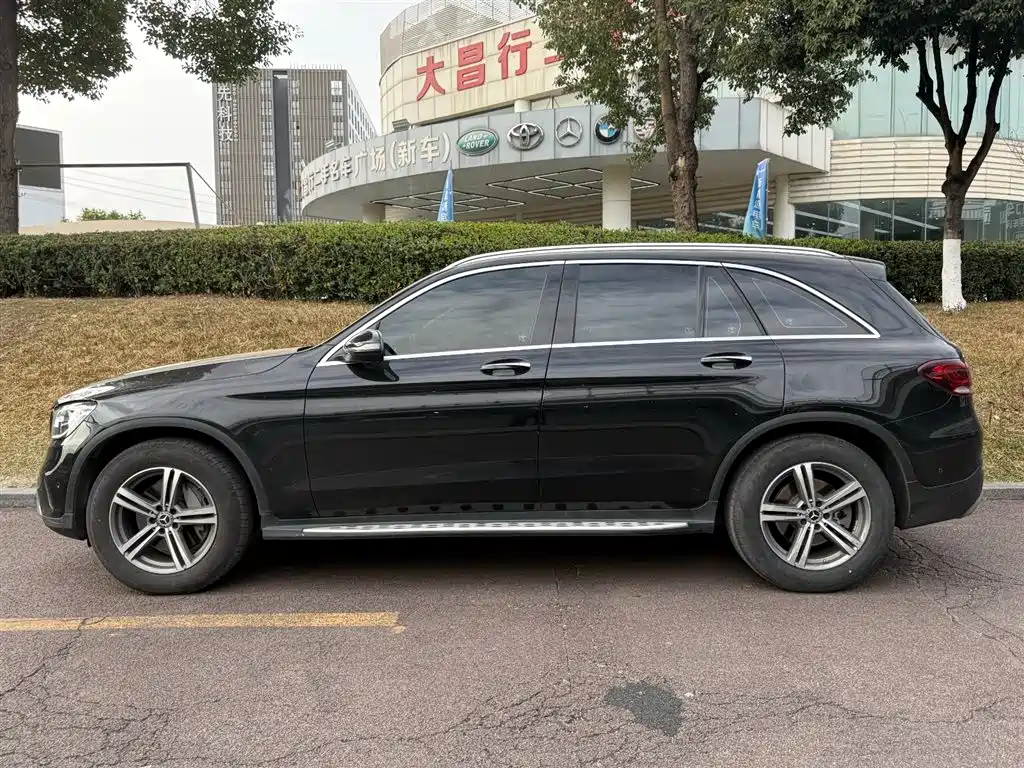 MERCEDES-BENZ GLC