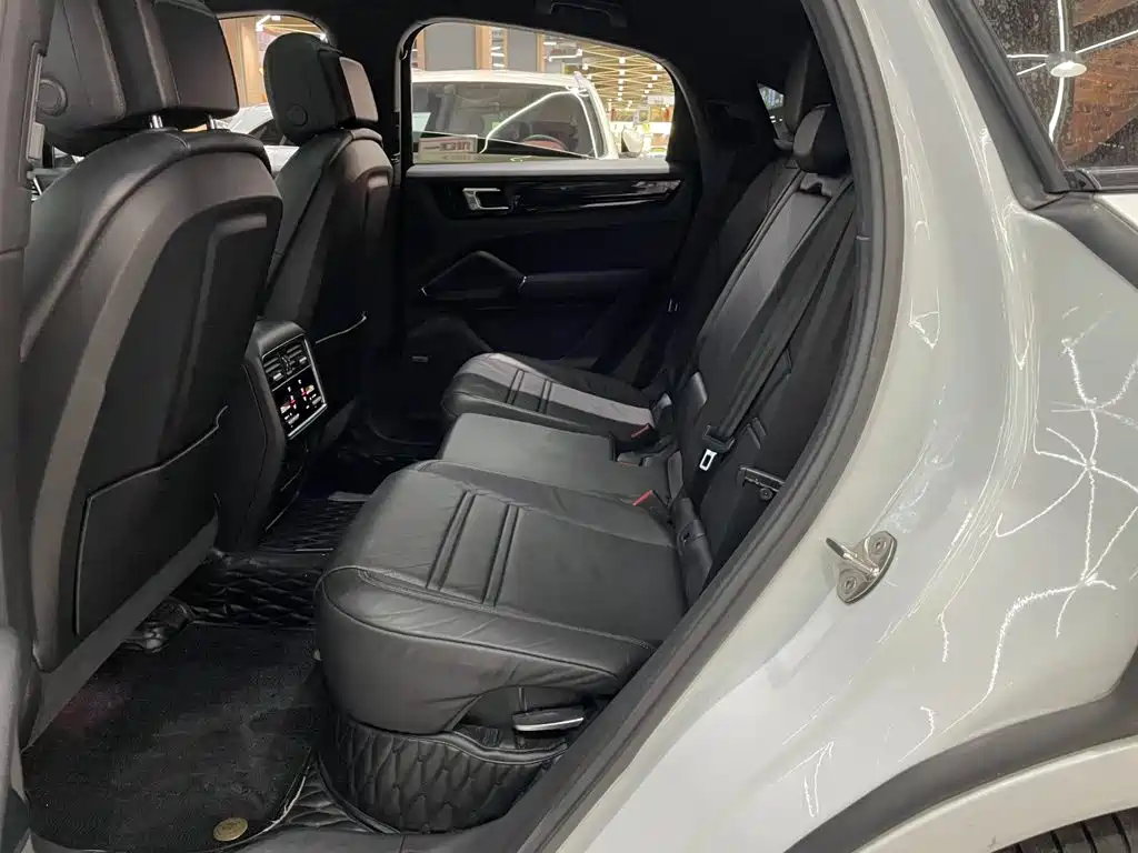 Porsche Cayenne — миниатюра 6