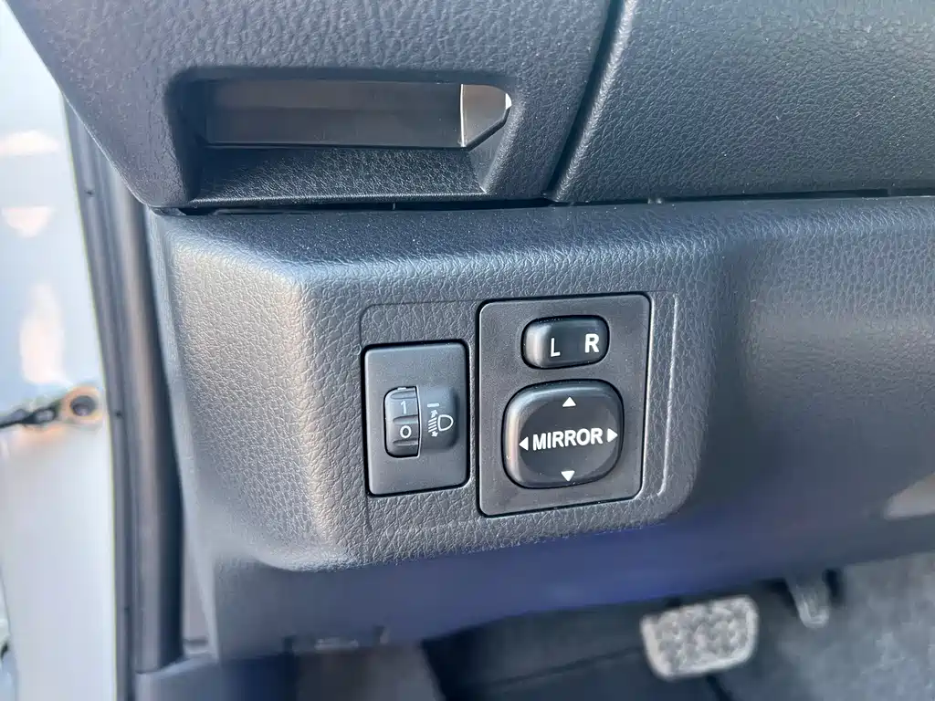 Toyota Yaris L 2022 — фото 14