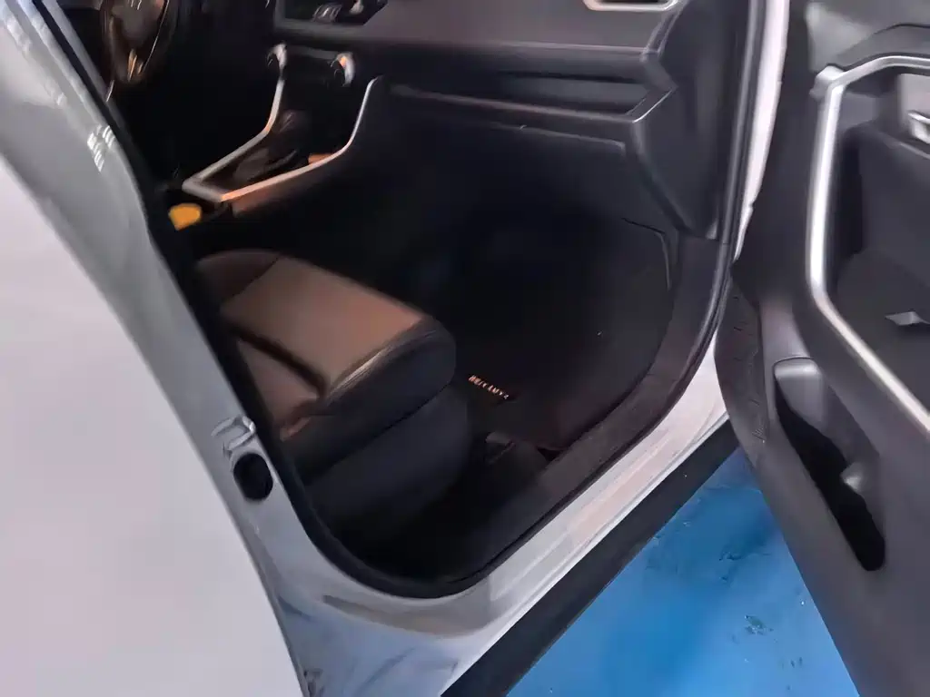 Toyota Wildlander 2.0L CVT 4WD Luxury Edition, фото 6