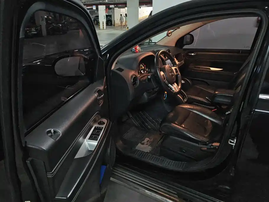 Jeep Compass (Import) — миниатюра 9