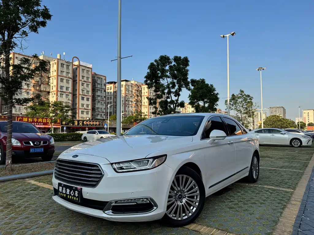 Ford Taurus 2016