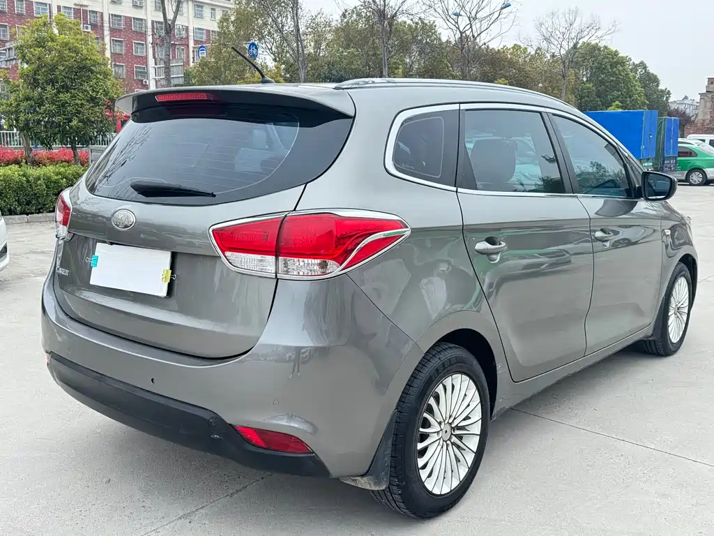 Kia Carens — миниатюра 4