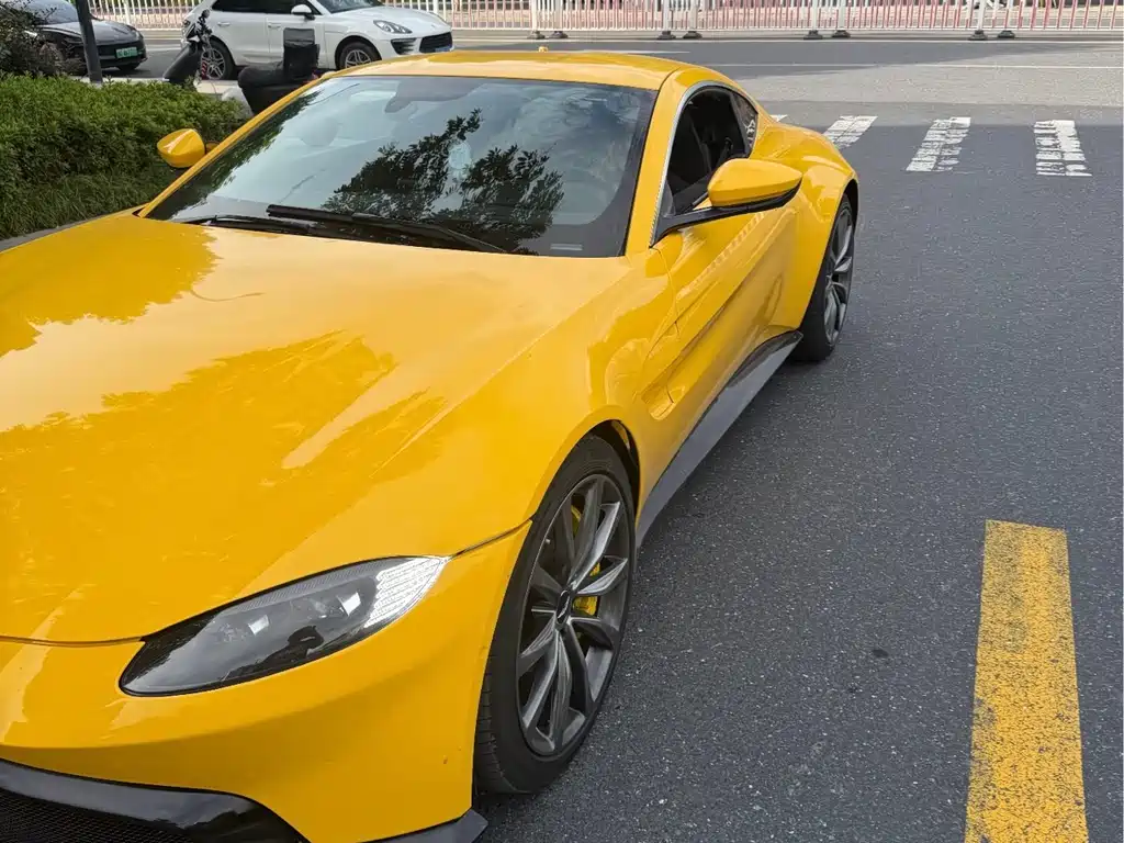 Aston Martin V8 Vantage 2018 4.0T V8 Coupe