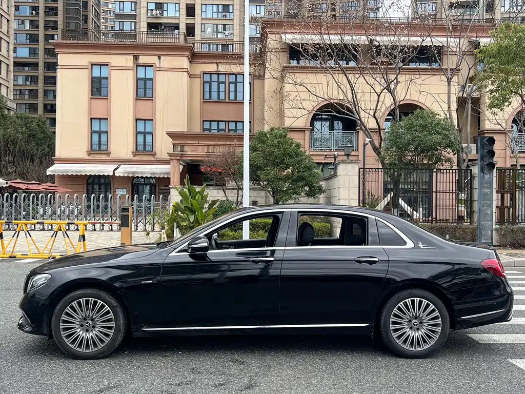 MERCEDES-BENZ E CLASS