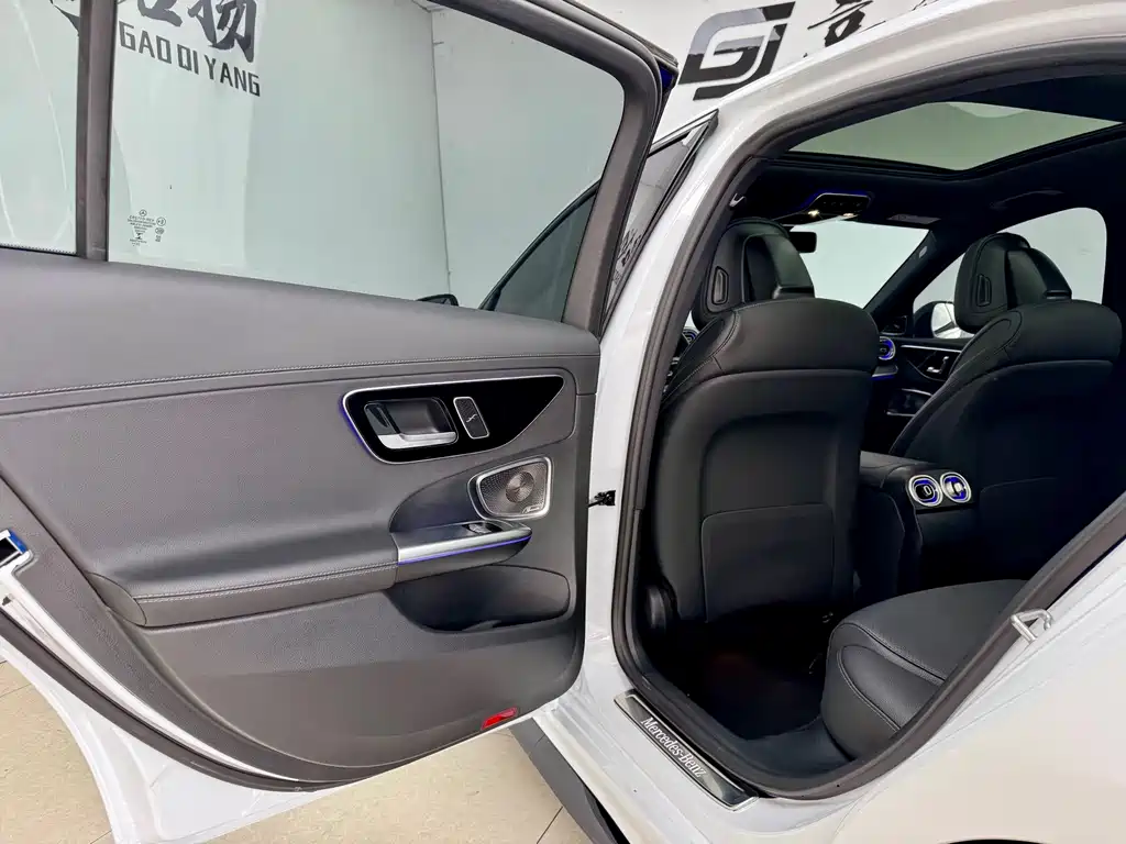 Mercedes-Benz C-Class — миниатюра 10