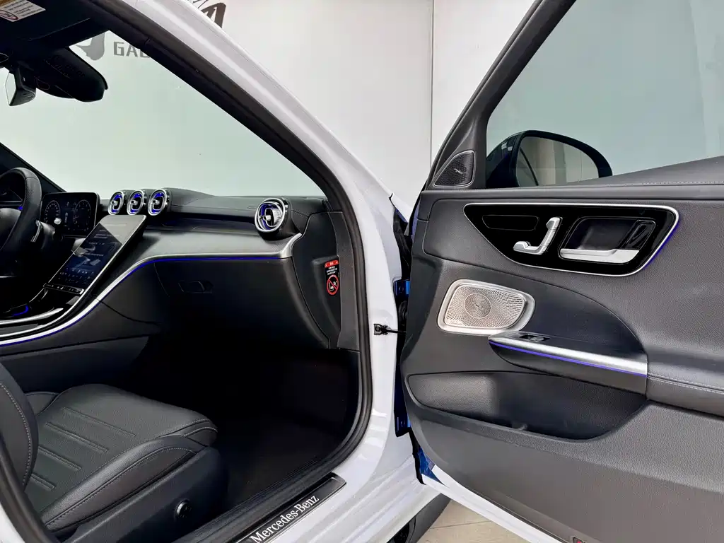 Mercedes-Benz C-Class — миниатюра 13