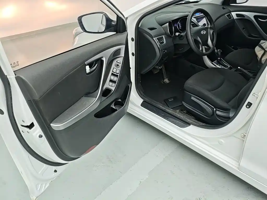Hyundai Elantra Langdong — миниатюра 16