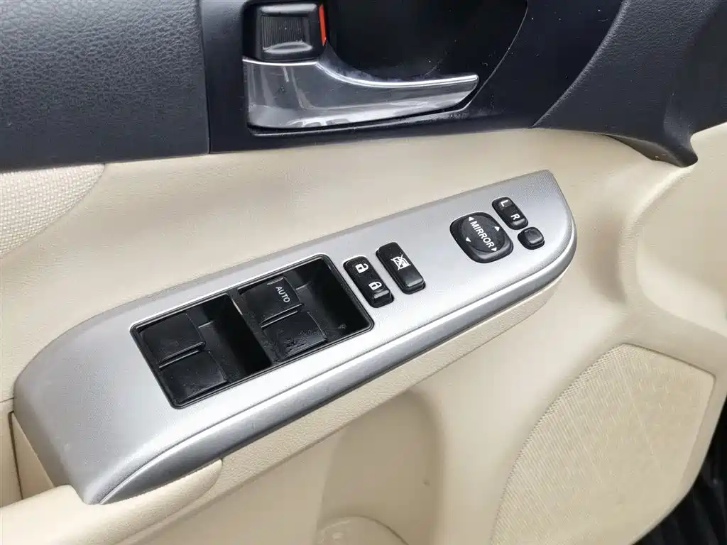 Toyota Camry 2012 2.0S