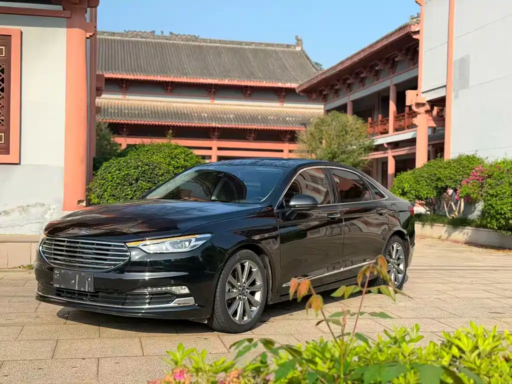 Ford Taurus 2020