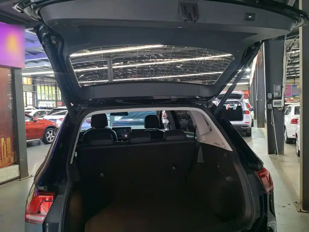 Volkswagen Tiguan L — миниатюра 15