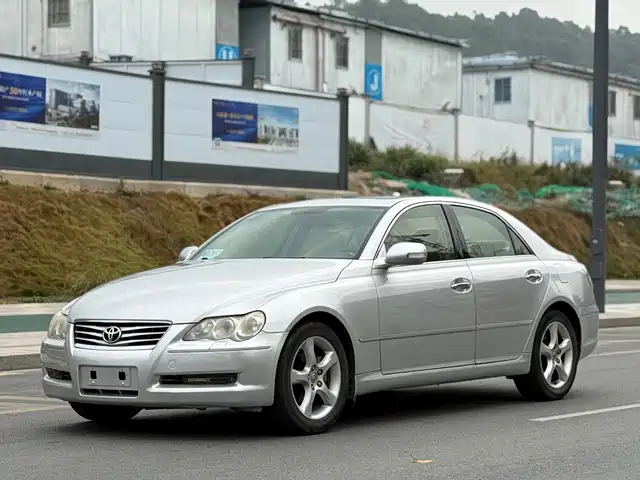 Toyota Reiz