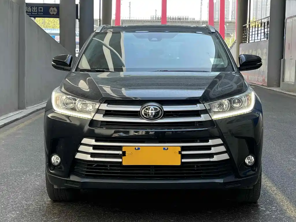 TOYOTA HIGHLANDER