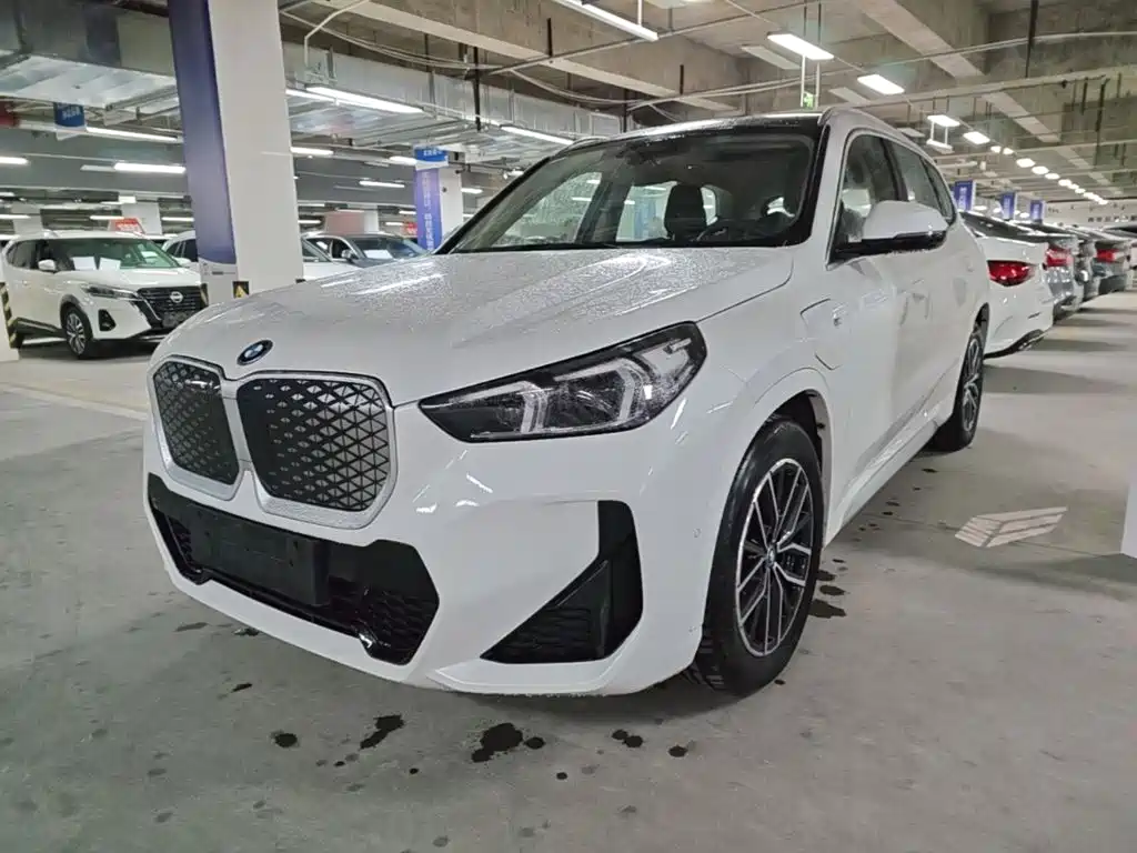 BMW iX1