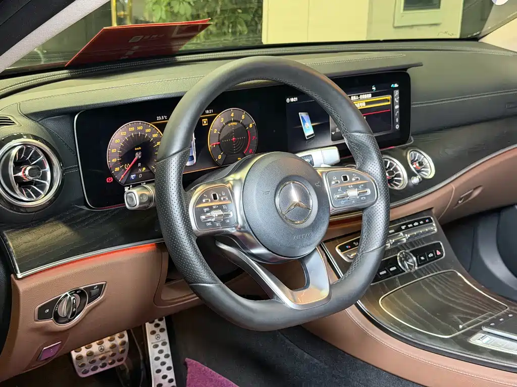 Mercedes-Benz E-Class — миниатюра 8