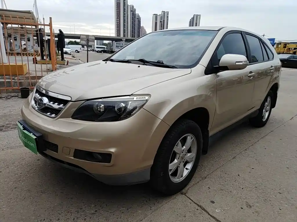 BYD S6