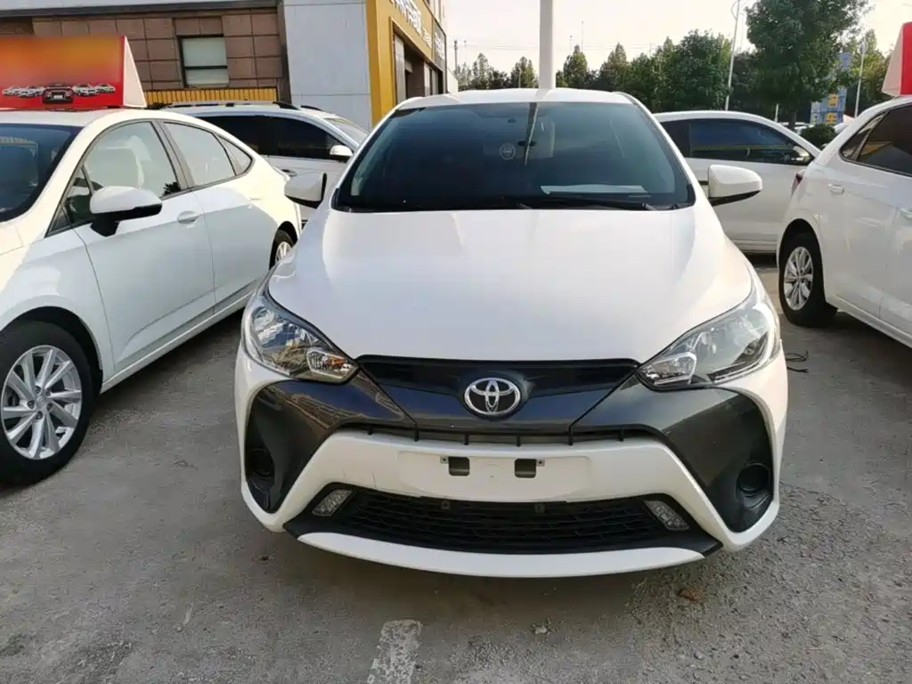 Toyota Yaris L 2022 — фото 2