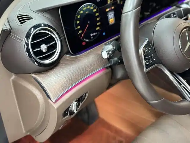 Mercedes-Benz E-Class 2023 — фото 15