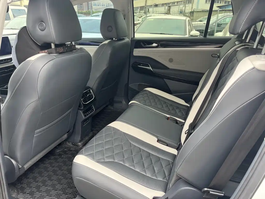 VOLKSWAGEN ID.6 CROZZ