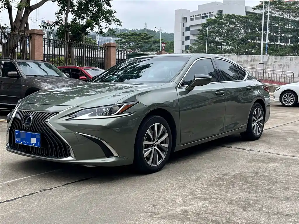Lexus ES 2021
