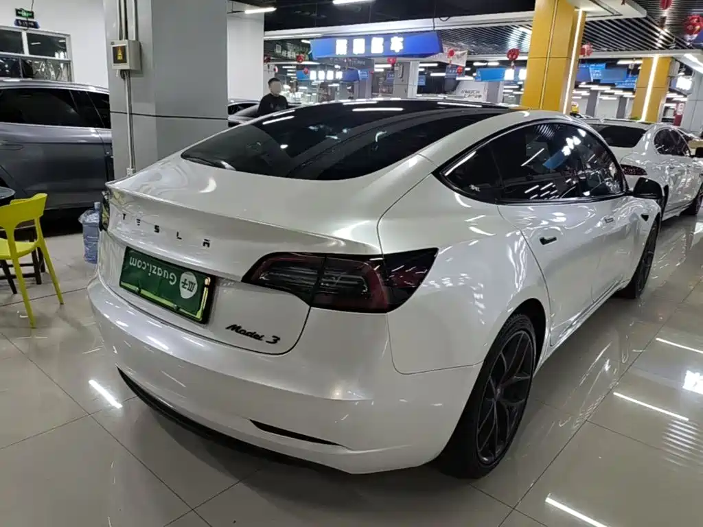 Tesla Model 3 — миниатюра 7