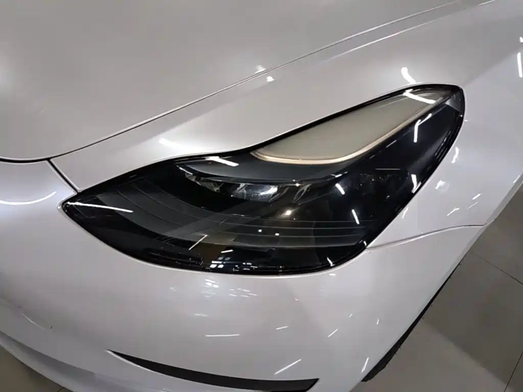 Tesla Model 3 — миниатюра 24