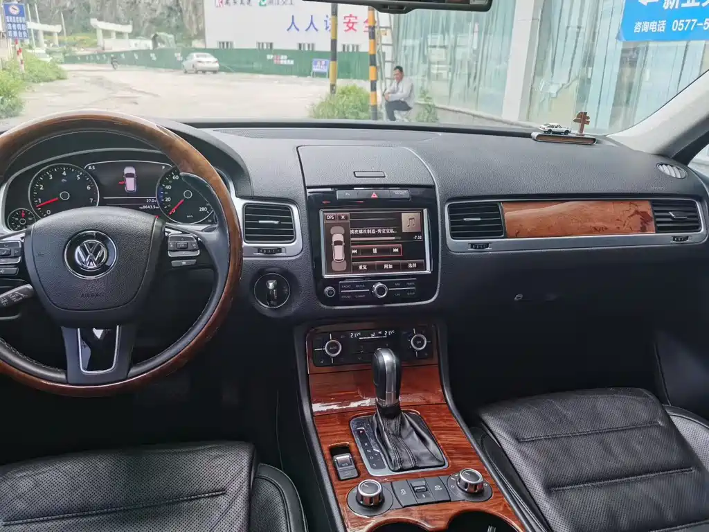 Volkswagen Touareg 2011 3.0TSI Luxury