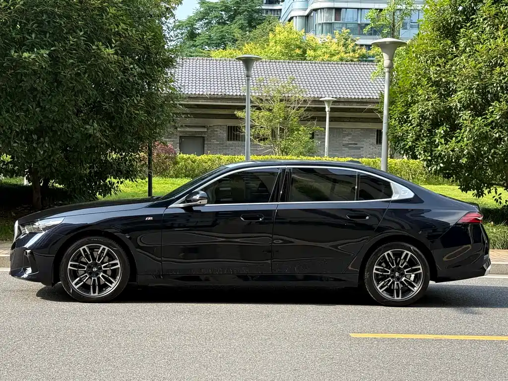 BMW 5 Series 5 2025 530Li Lead M Sport